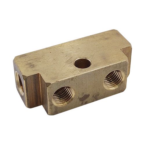 <p>Tandem trailer fitting  |  block style  |  3/8-24 UNF ports (4)  | brass</p>